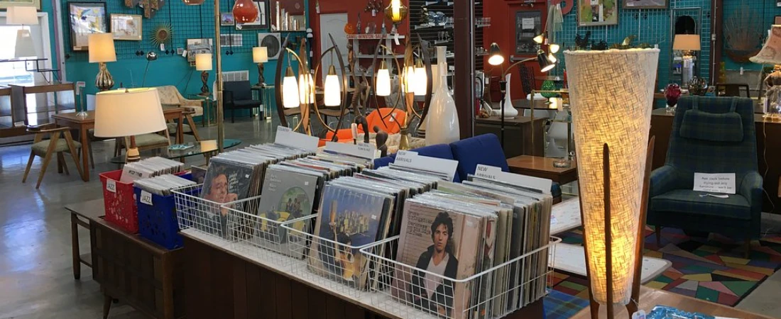 Antique Shopping in Downtown Las Vegas: Where to Find Vintage Treasures